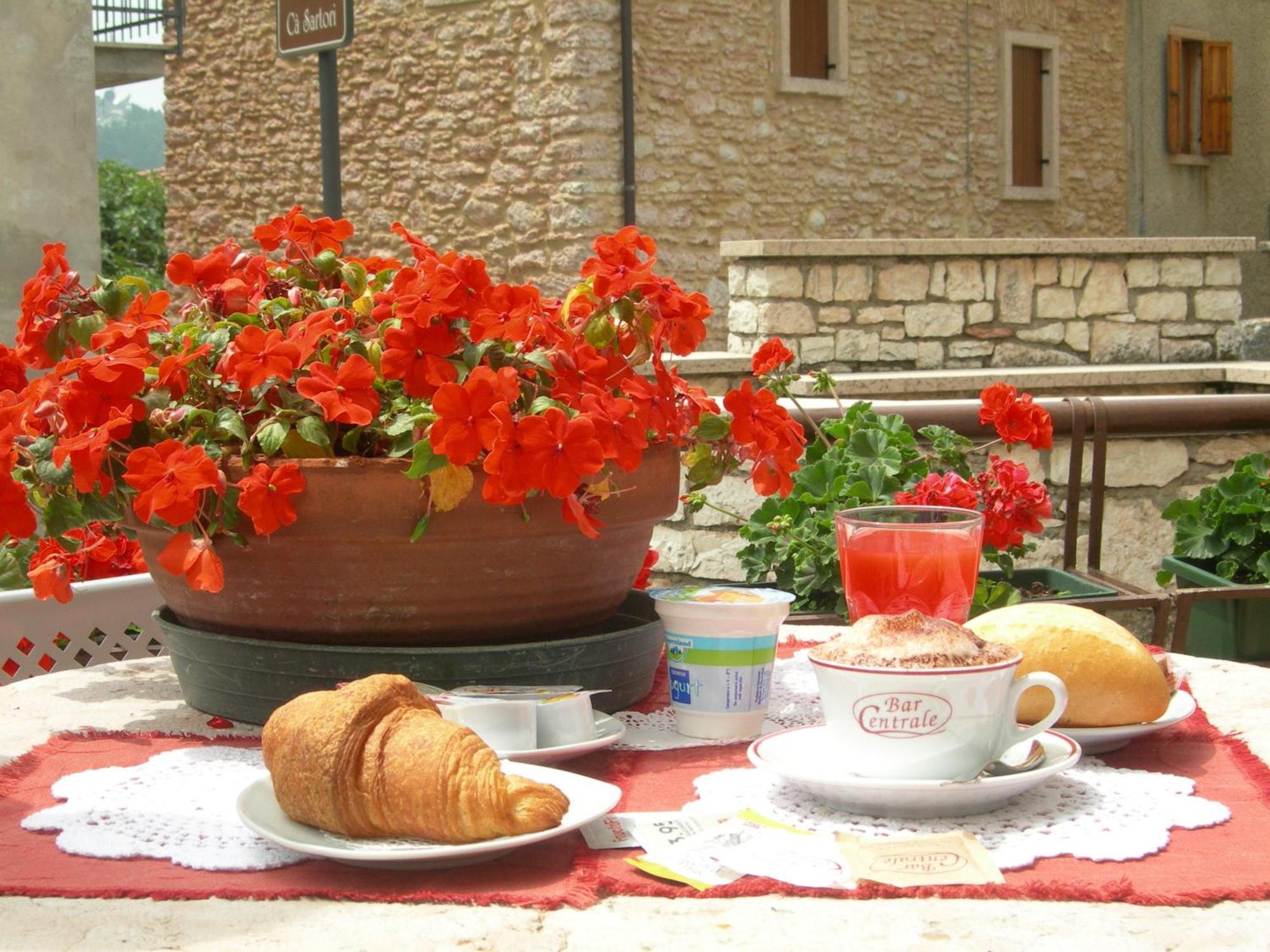 Albergo Centrale San Zeno di Montagna Exterior foto