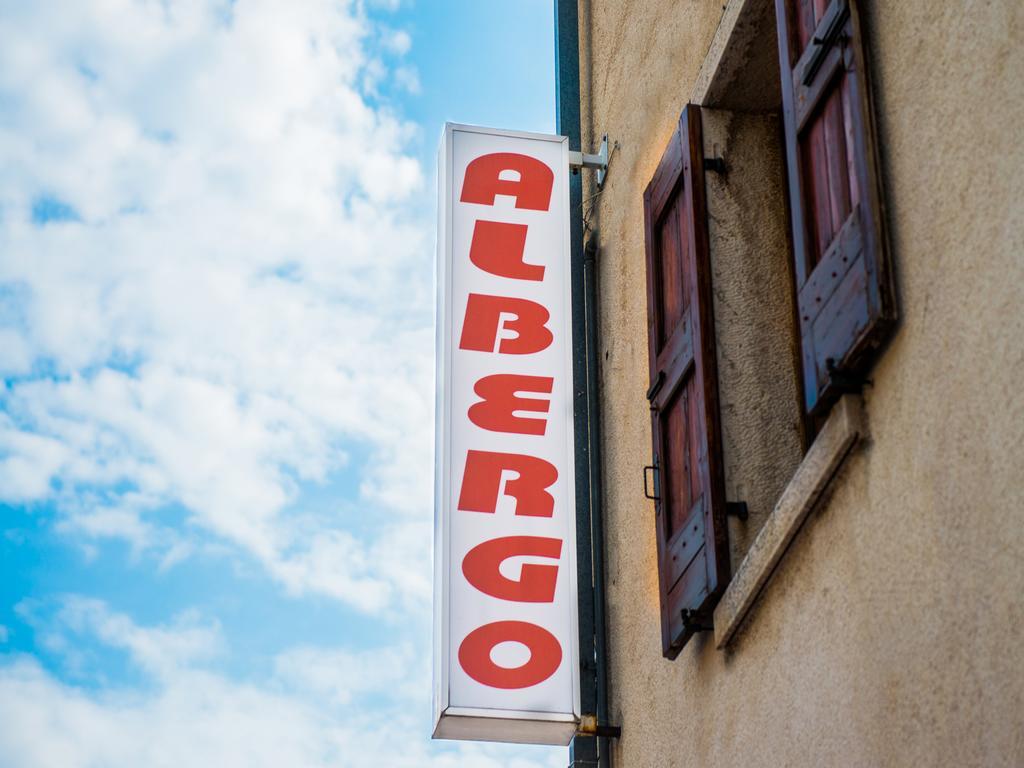 Albergo Centrale San Zeno di Montagna Exterior foto